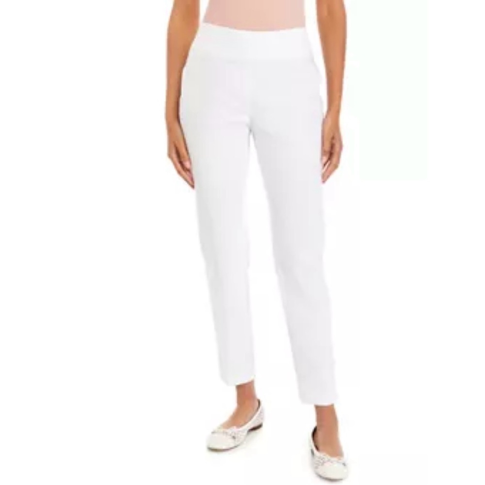 NWOT Crown & Ivy White Pull On White Capris Size 8